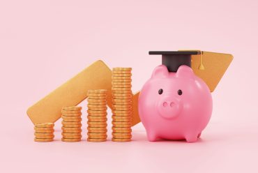 piggy-bank-with-black-graduation-hat-coin-arrow-growing-interest-saving-money-education-web-banner-background-3d-illustration